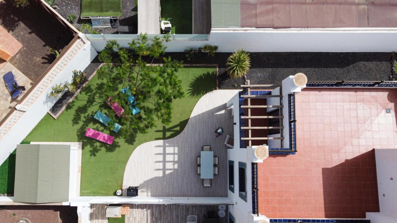 Villa Sol y Paz, espacioso jardín y alojamiento Corralejo Exterior foto